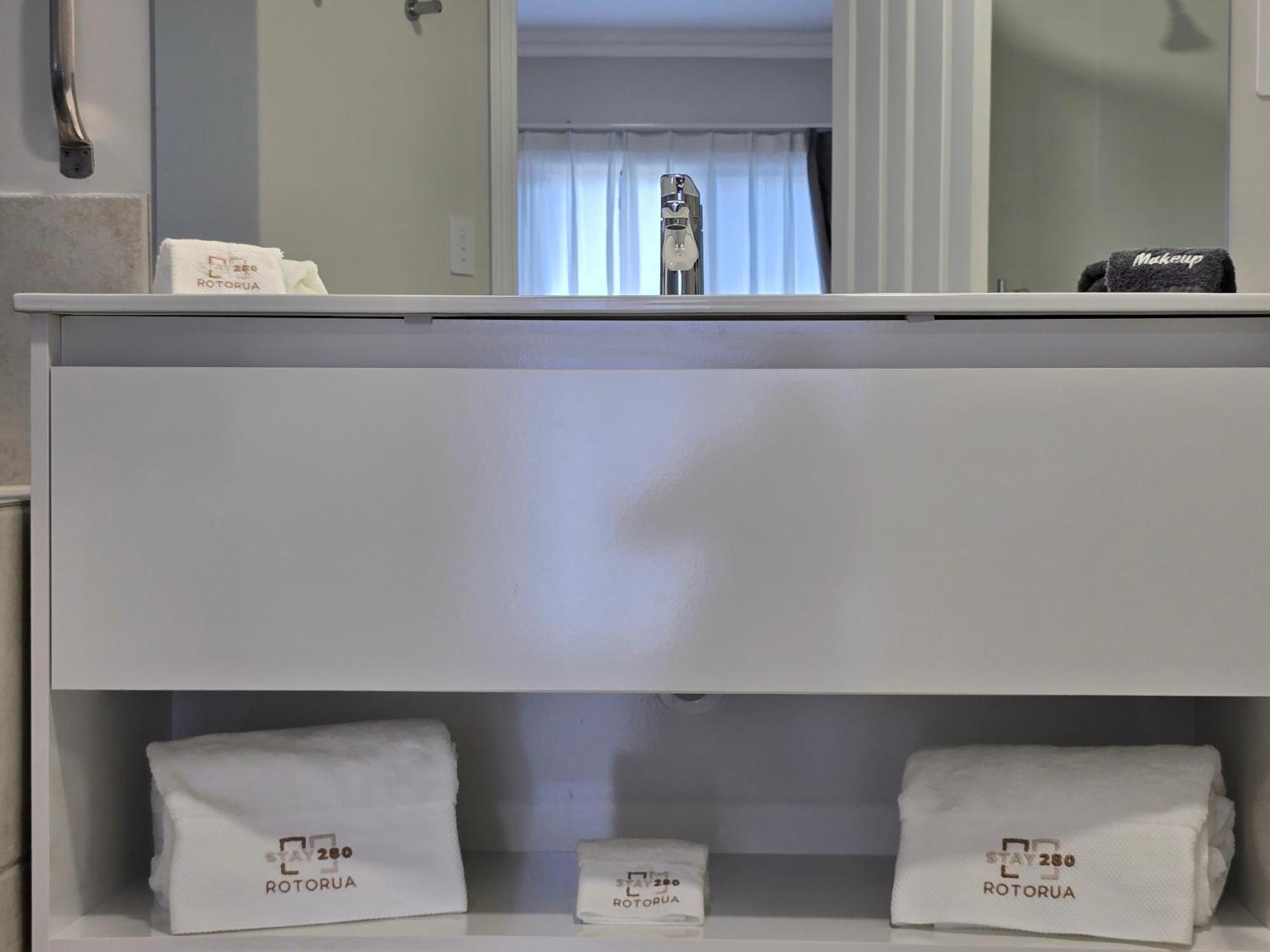 Stay 284 Rotorua - Refurbished Modern Accommodation Екстериор снимка