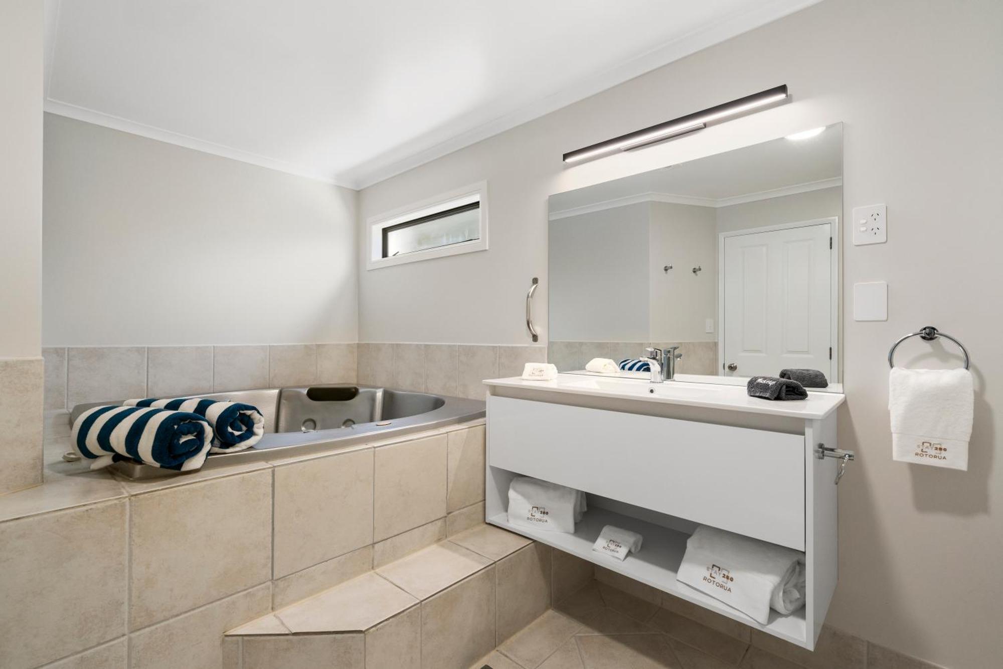 Stay 284 Rotorua - Refurbished Modern Accommodation Екстериор снимка